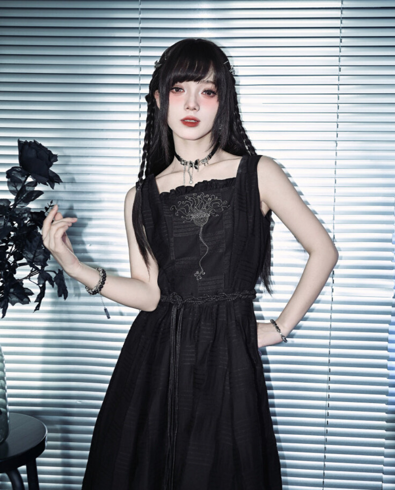 Embroidery Knit - Gaun Bud Lapisan Ganda Hitam Bordir