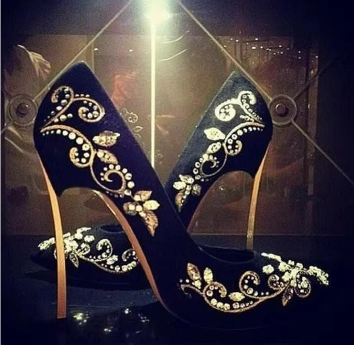 Sepatu Wanita Ujung Lancip Sue - Embroidery Flower ulasan dan harga