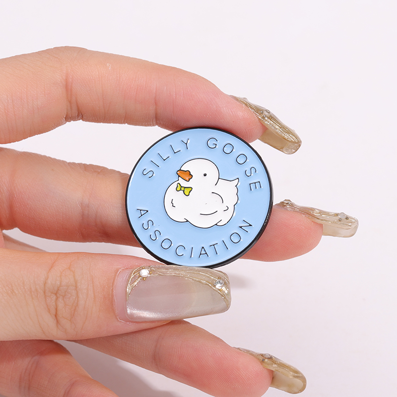 Pin Enamel kartun angsa lucu b - Embroidery House ulasan dan harga
